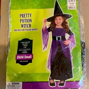 Girls witch Halloween costume